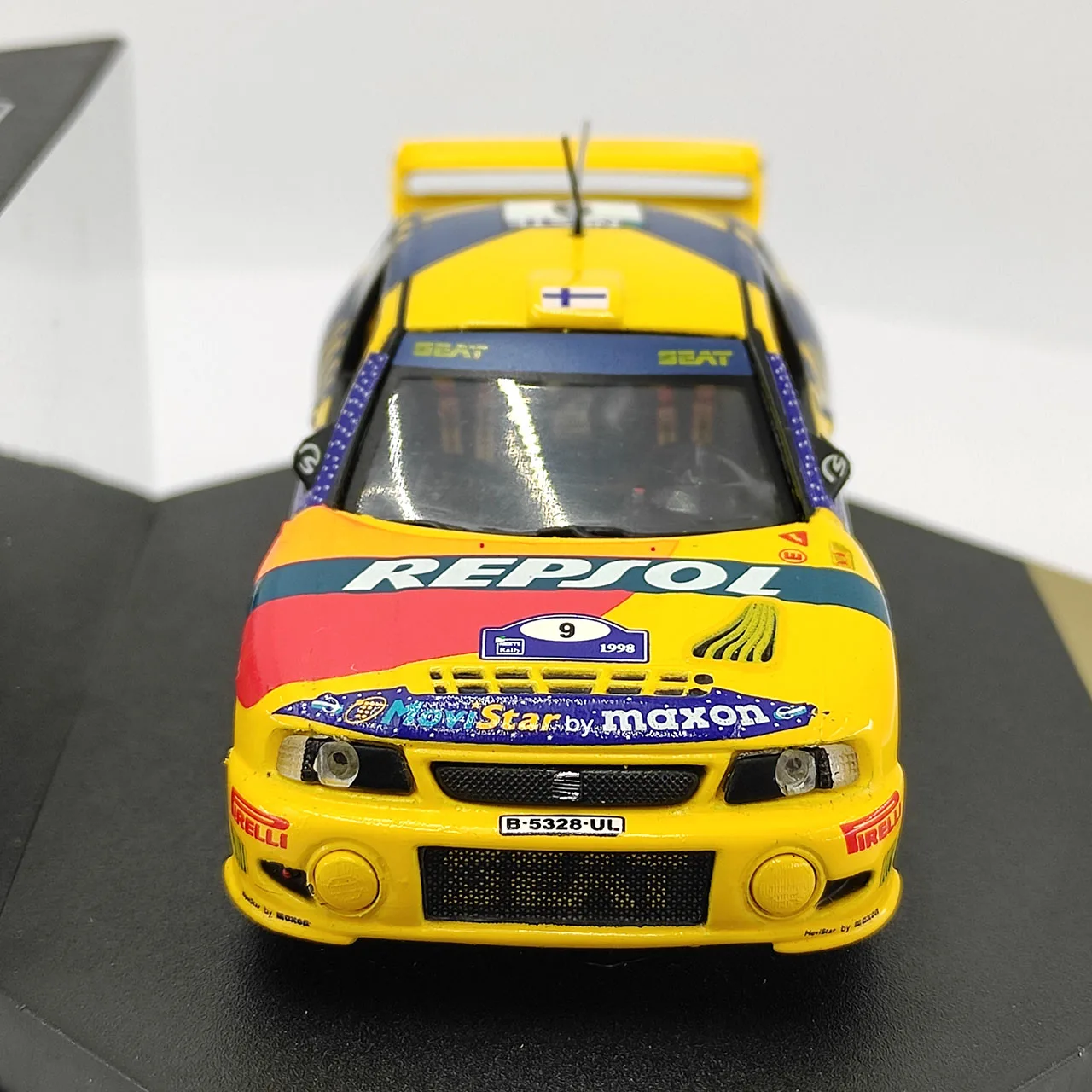 Farboberflächen-Fehlerbox, gebrochenes Druckguss-SKID, Maßstab 1:43, finnisches Rallye 1998, gelbes Legierungsautomodell, Sammlerspielzeug, Geschenk, Souvenir