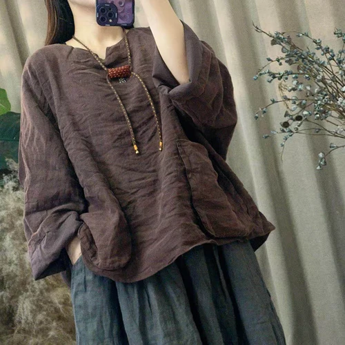 Imagen 2 del producto Camiseta de Mujer de Manga Larga con Cuello Redondo, Estilo Artístico, Doble Capa de Algodón y Lino, con Bolsillos y Parches, Nueva Colección Primavera 2026, Y189