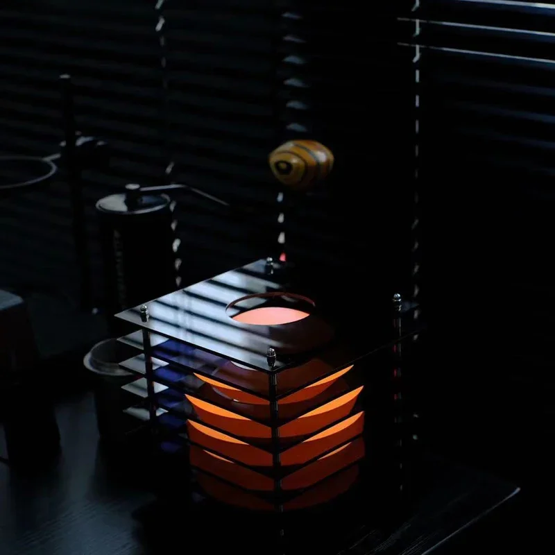 مصباح طاولة أسود للمكتب زخرفة فنية من الأكريليك شفافة الطبقات مصباح مكتبي 1500 مللي أمبير في الساعة ديكور جو لاسلكي قابل لإعادة الشحن