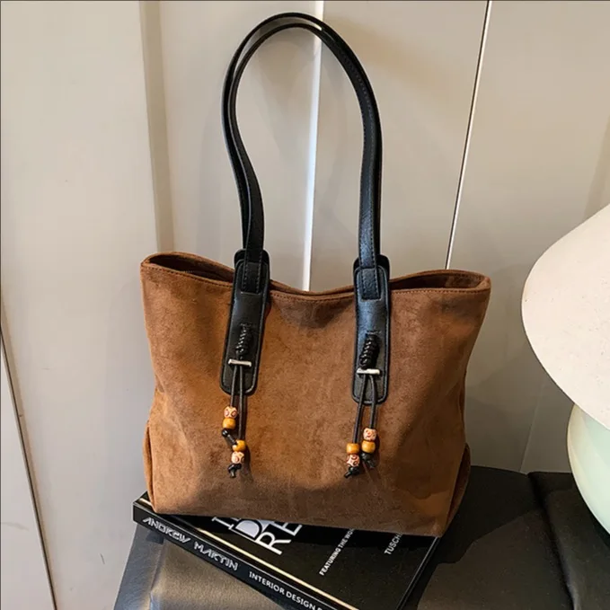 

2025 Winter Elegant Tote Bag, Niche Underarm Purse for Women, Spacious Shoulder Crossbody, Commuter Day to Night Bag, Textured