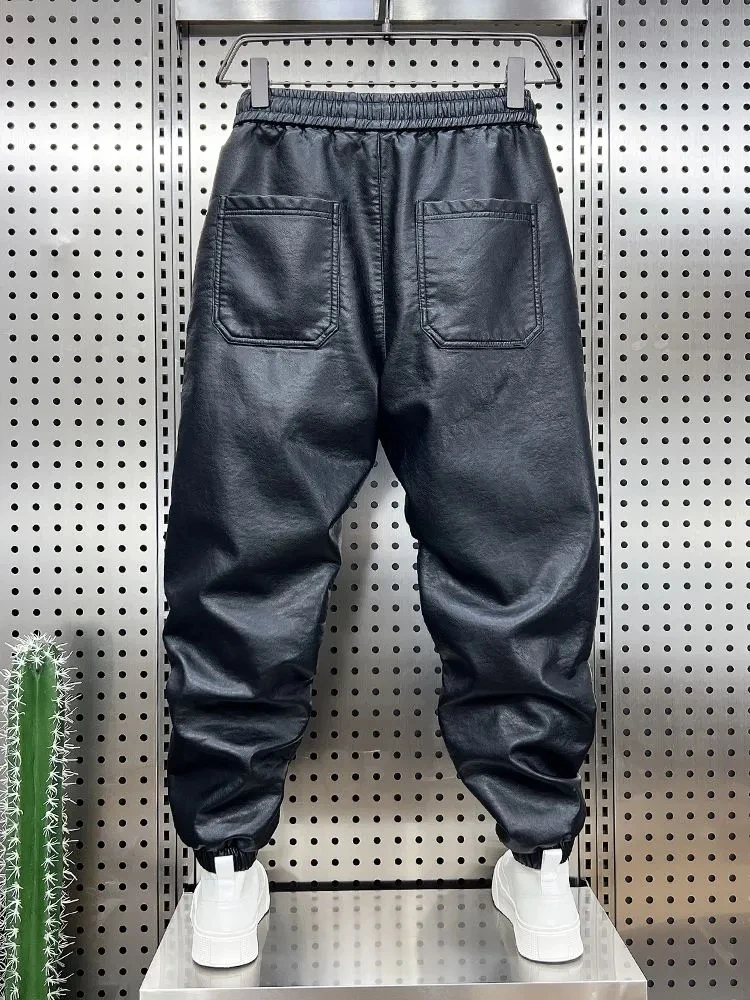 Abbigliamento uomo autunno inverno con pantaloni in pelle spessa in pile pantaloni larghi Casual pantaloni da moto antivento caldi in pelle PU