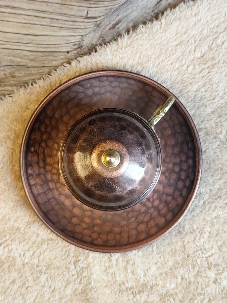 Dobry miedziany kubek do kawy importowany z Turcji, ekskluzywny ręcznie robiony zestaw w stylu europejskim dworskim, wzór młotkowany, designerski model.