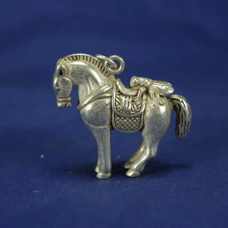 Amuletos tallados de plata del Tíbet antiguo chino, estatuas de caballos y moscas, collares colgantes