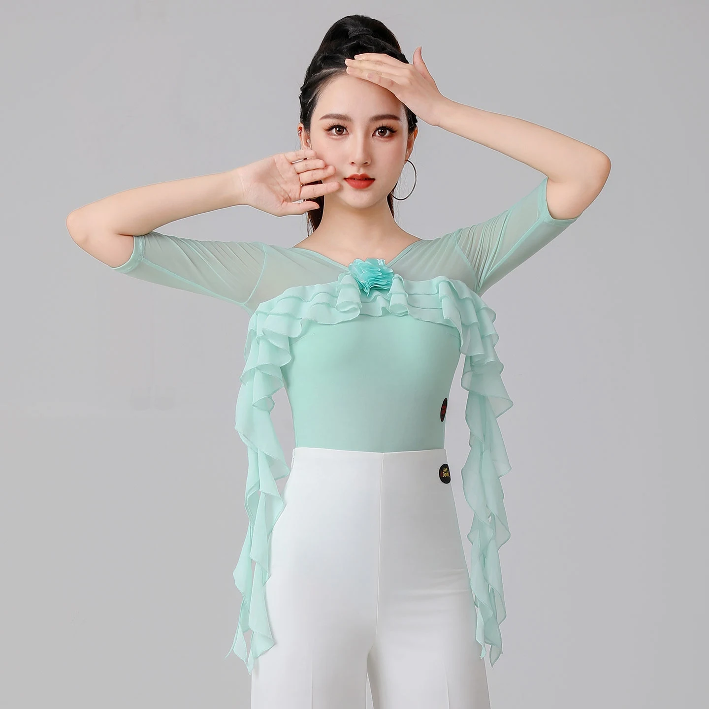 2025 femmes moderne haut de danse volant demi manches combinaison Chacha Rumba Tango robe de danse Costumes de danse latine porter DN20695