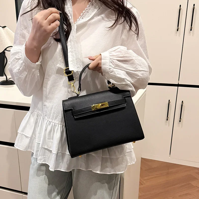 2025 علامة تجارية جديدة عصرية وفريدة من نوعها وكلاسيكية وفاخرة - تصميم راقي - لون نقي - حقيبة بلاتينية بكتف واحد