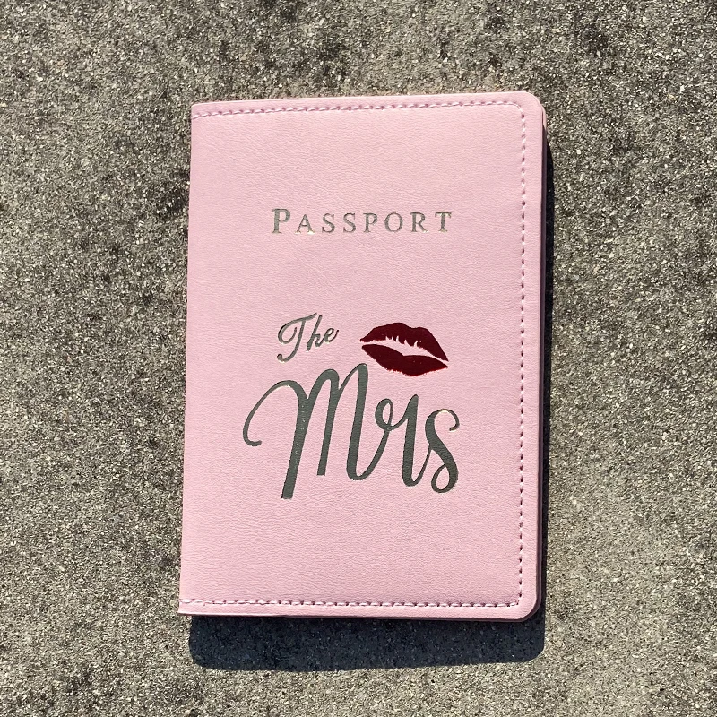 Mr/Mrs Couple Passport Cover Fashion Pu Travel Wallet Passeport Personnalisé Name Passport Holder Customizable Names