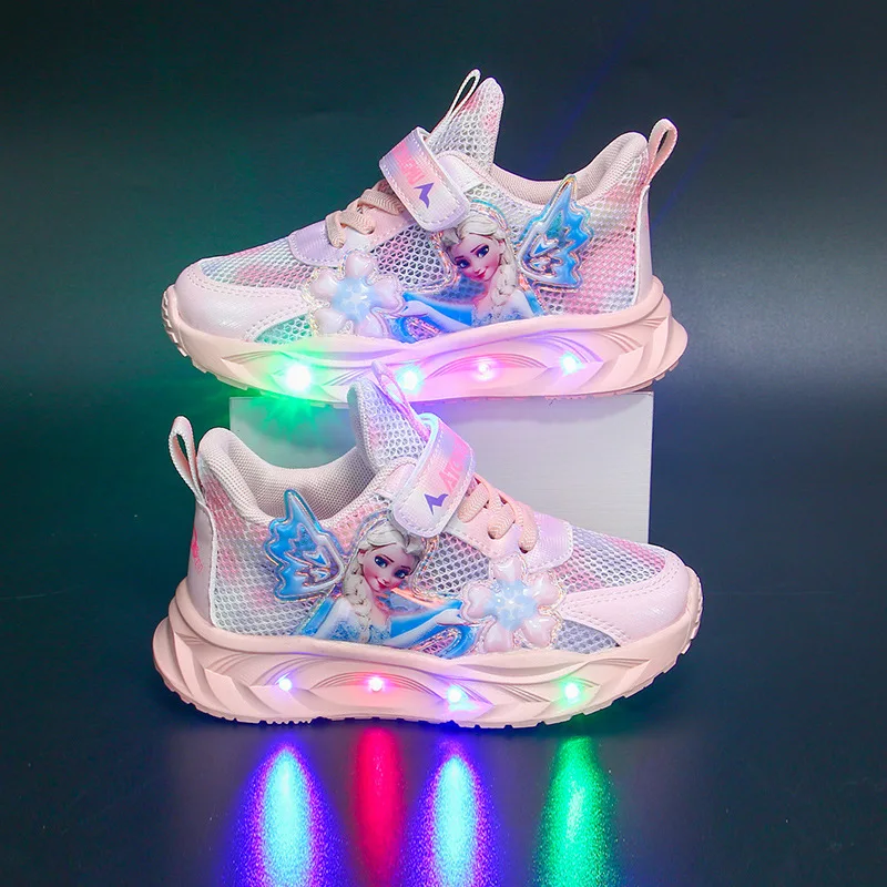 

2025Детские кроссовки принцессы Эльзы с подсветкой, новые весенне-летние сетчатые дышащие и удобные студенческие кроссовки
