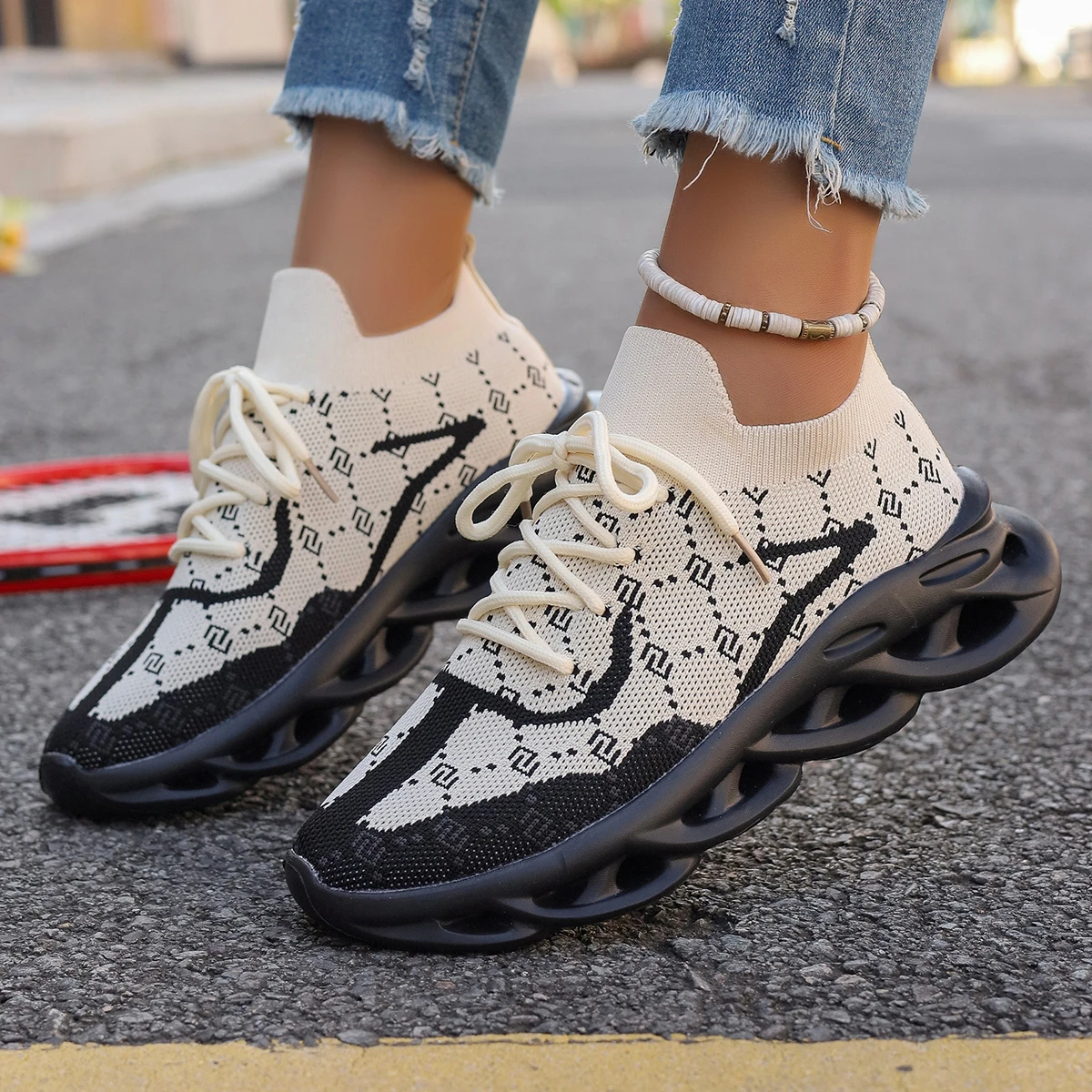 2024 New Luxury Designer Platform Woman Sports Breathable Mesh Trend Flat Casual Sneaker Females Elegant Fashion Ladies Shoes