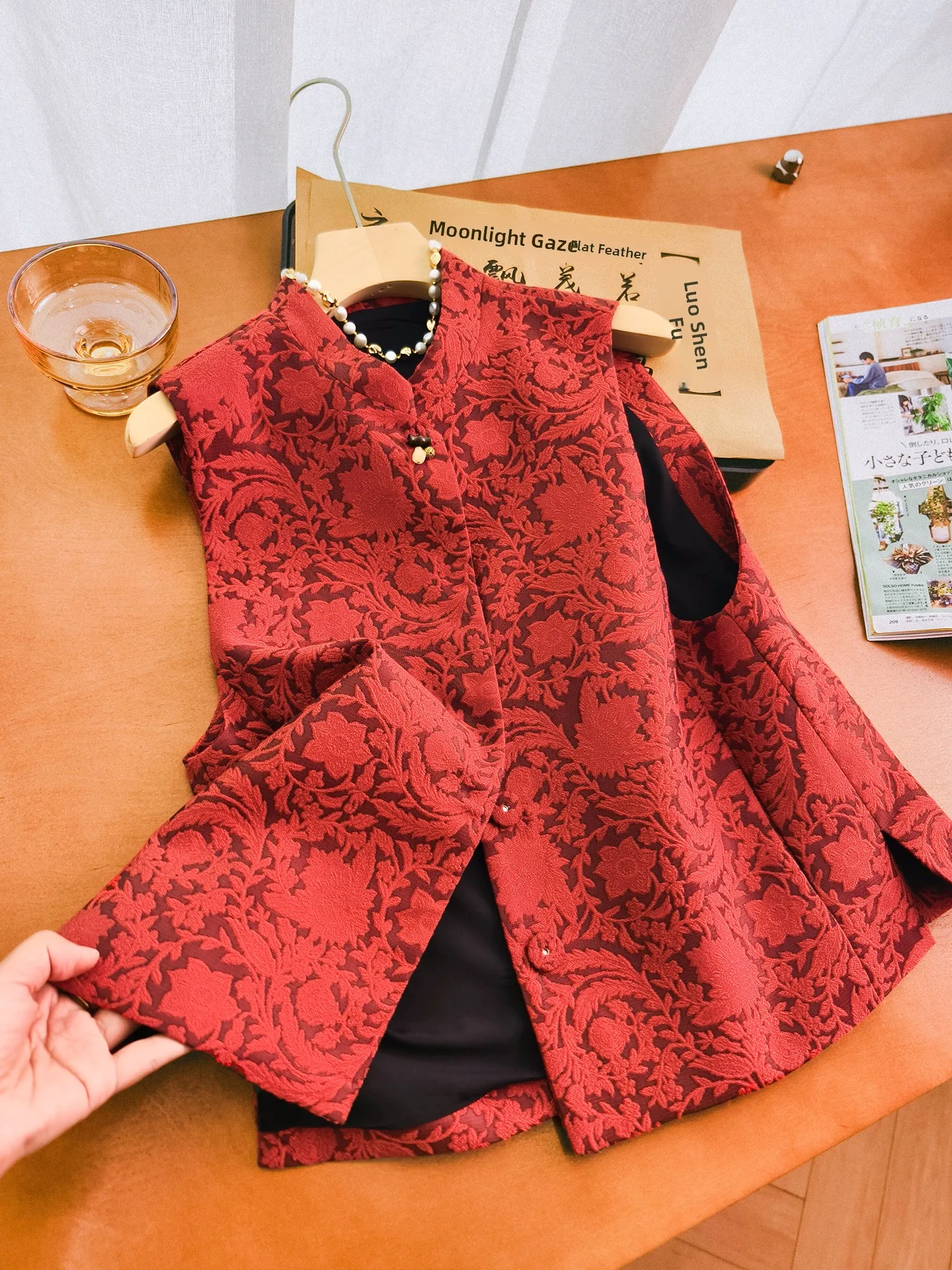

Chinese Style Coral Red Woolen Embroidered Silk Vest Collar Jacket Women's Outerwear Floral Pattern Single Button Closure