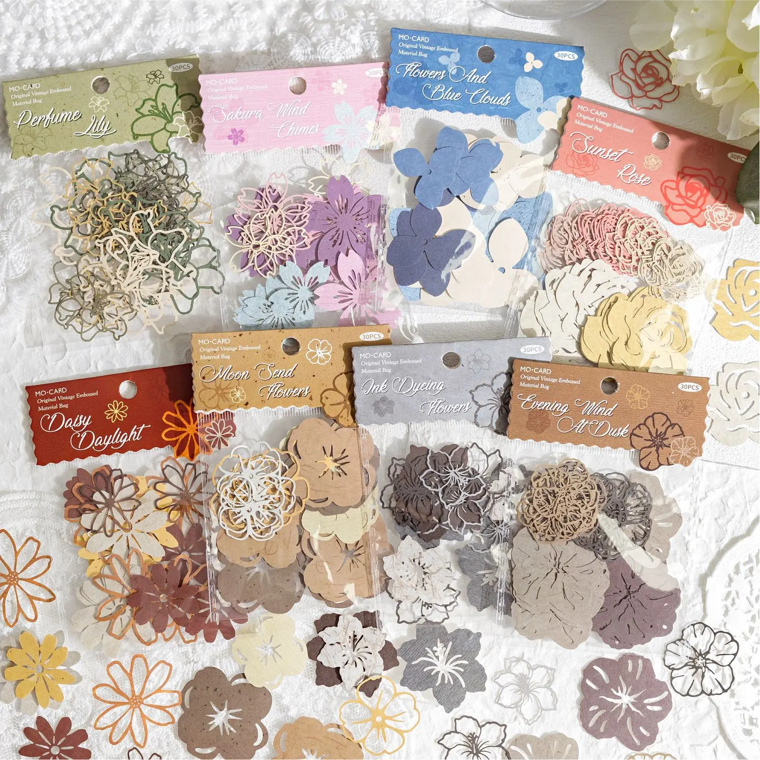 Lot de 30 pièces de matériel de collection florale, fournitures de scrapbooking pour décoration de journal DIY avec fleurs creuses