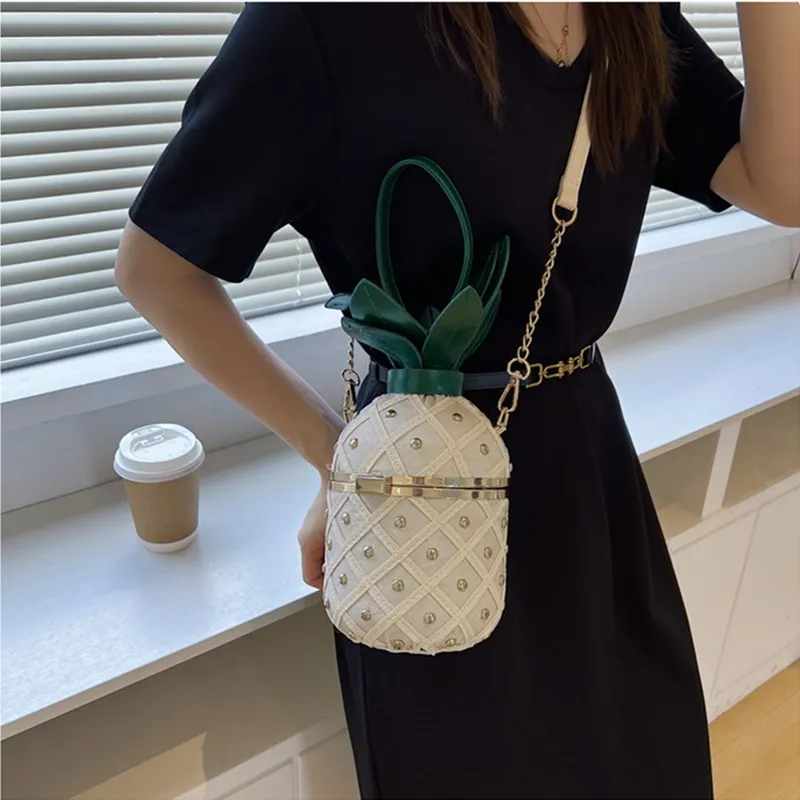 2023 Fashion New Luxury Designer Handbags Pineapple Type Bucket Shoulder Bag For Women Rivet Leather Chain Ladies Crossbody Bag