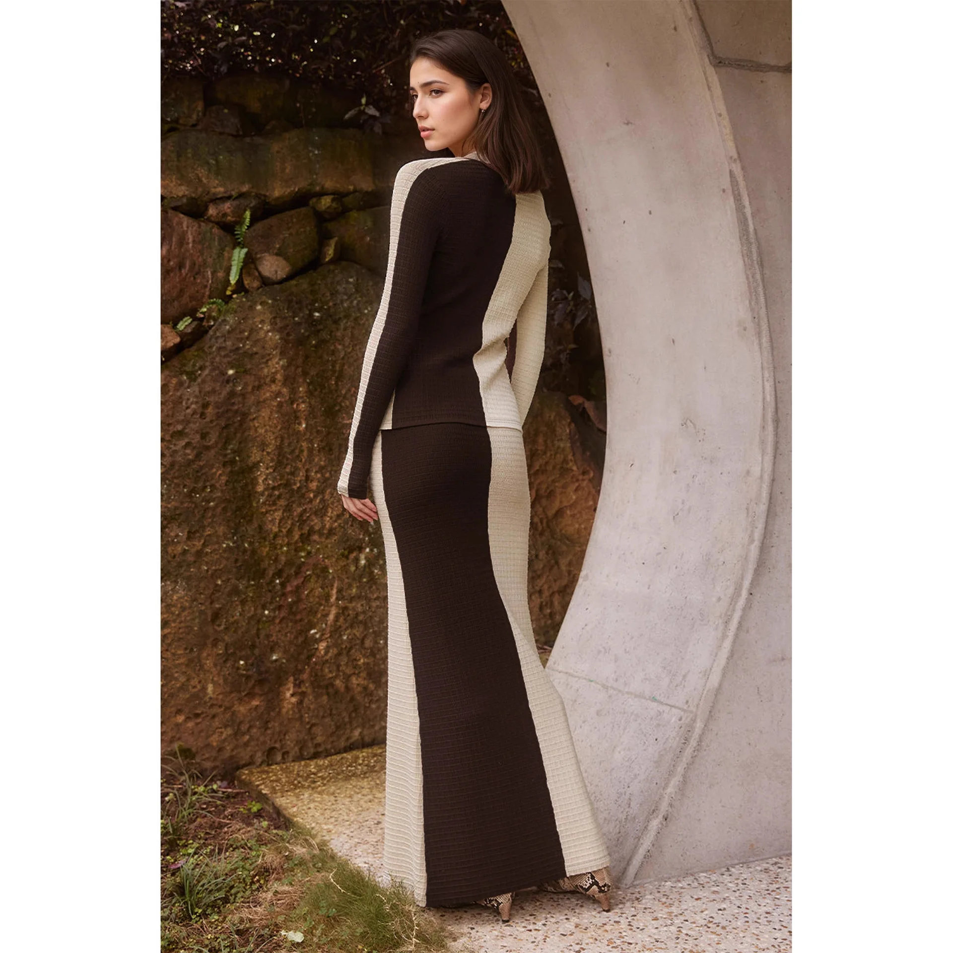 ชุดกระโปรงสูทผู้หญิงสไตล์ใหม่ ดีไซน์เรียบหรู แฟชั่นสีตัดกัน คอวี กระดุมผ่าหน้า ทรงเข้ารูป กระโปรงสีเดียวกัน