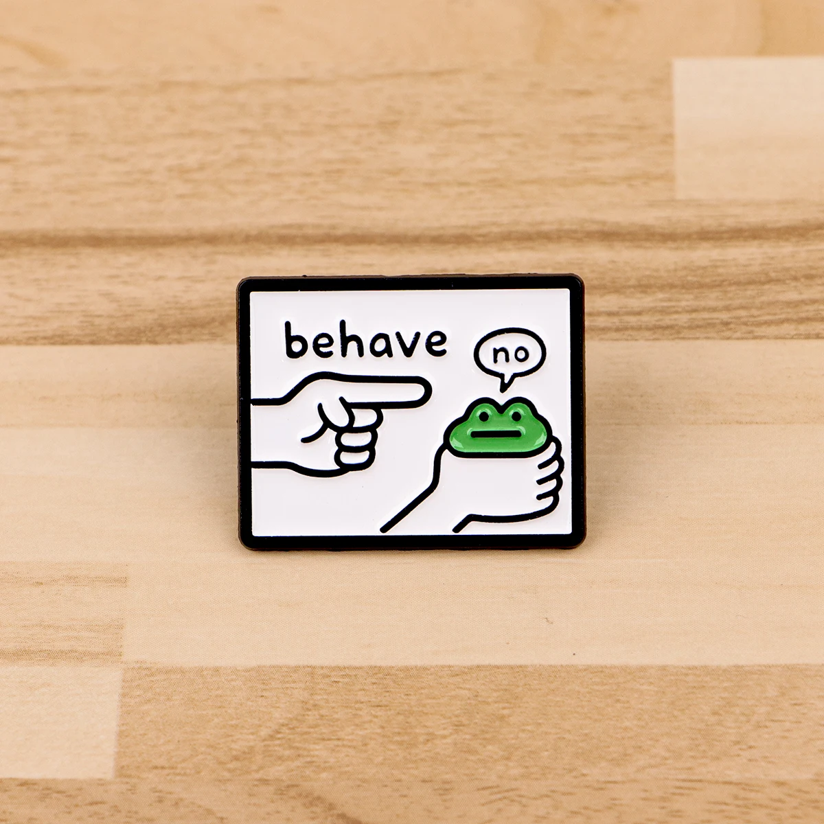 Kawaii grüne Frosch-Emaille-Pins, humorvolle „Behave No“-Broschen, Abzeichen für Rucksäcke, Sammlung, Geschenke, Schmuck, Cosplay-Zubehör – Detail 5