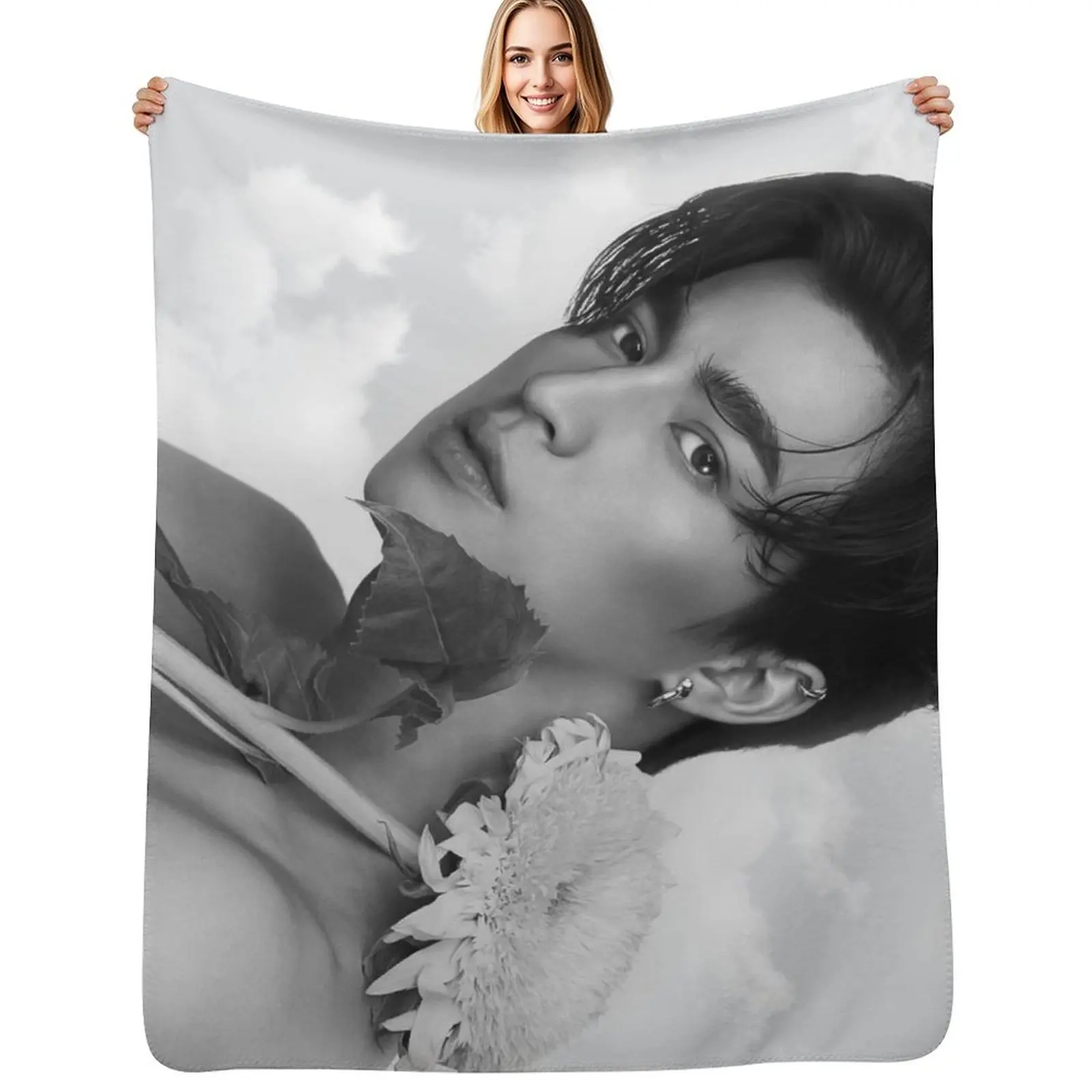 

Gulf Kanawat Sunflower B&W Throw Blanket Thin Soft Blanket for Summer Night Sleeping
