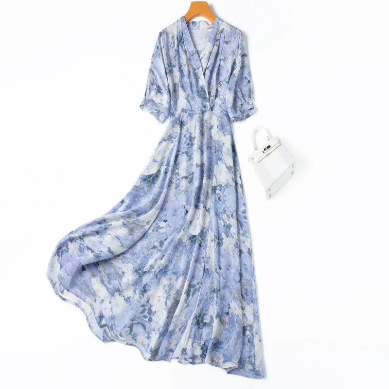 Damen-Maxikleider aus Seide, 100 % Maulbeer-Krepp-Seide, hellblaue Hortensie, bedruckt, V-Ausschnitt, 2025, Sommer-langes Kleid, großer Saum, M1315
