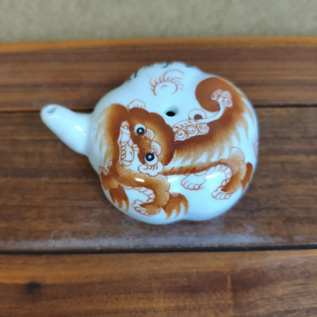 Old Collection Taishi Shaobao Red Lion Hand Painted Water Drop Ceramic Collection For Study Room Decorative Bottle