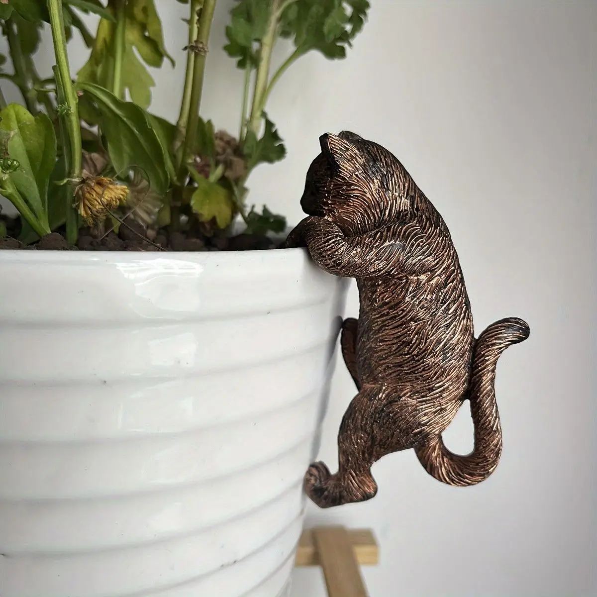 Fun Imitation Copper Cat Figurine Statue Creative Hanging Basin Ornament Home Decor Accessories Tabletop Decoration