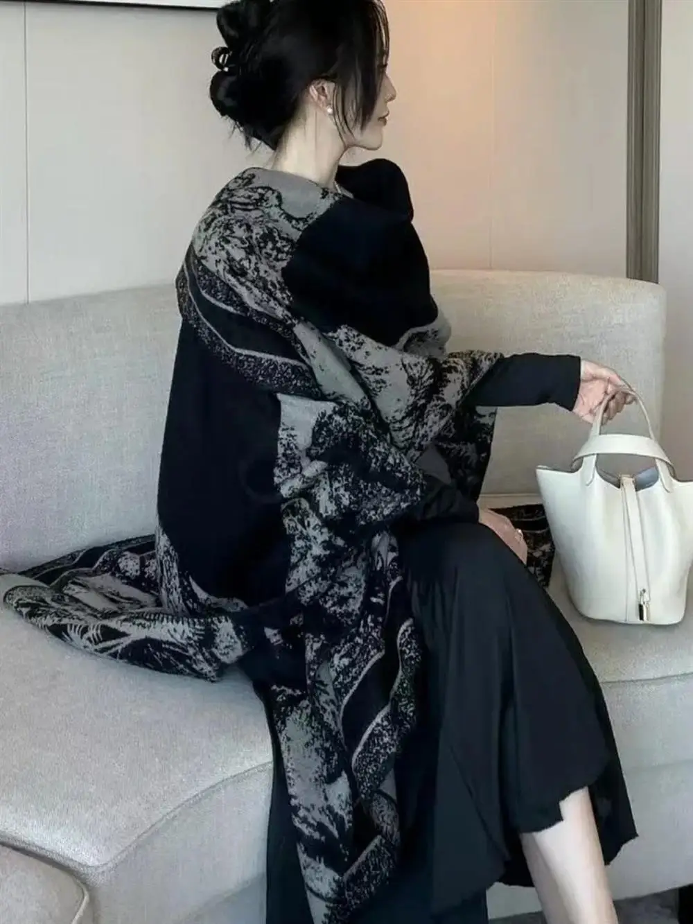 Autumn Winter 2026 New Retro Double-Sided Dual-Color Shawl Fashionable Versatile Neck Protection Warm Travel Photography Oute...