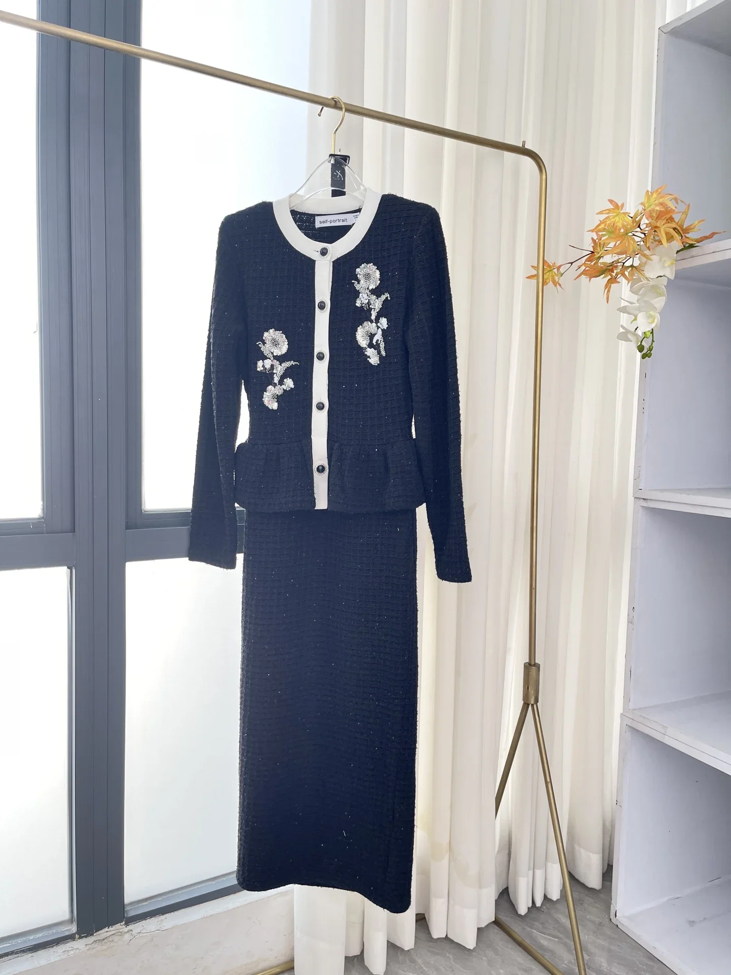 

Black Embroidery Long Sleeve Knit Midi Dress