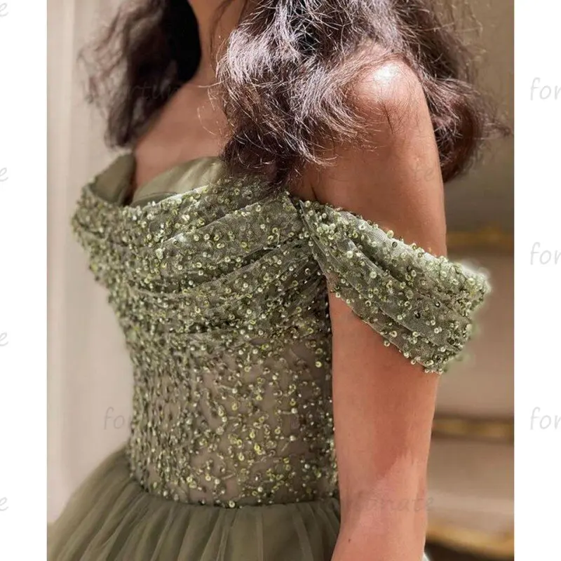 Aangepaste elegante avondjurken lieverd off-the-shoulder groene tule lange glitter pailletten kralen formele feestjurk