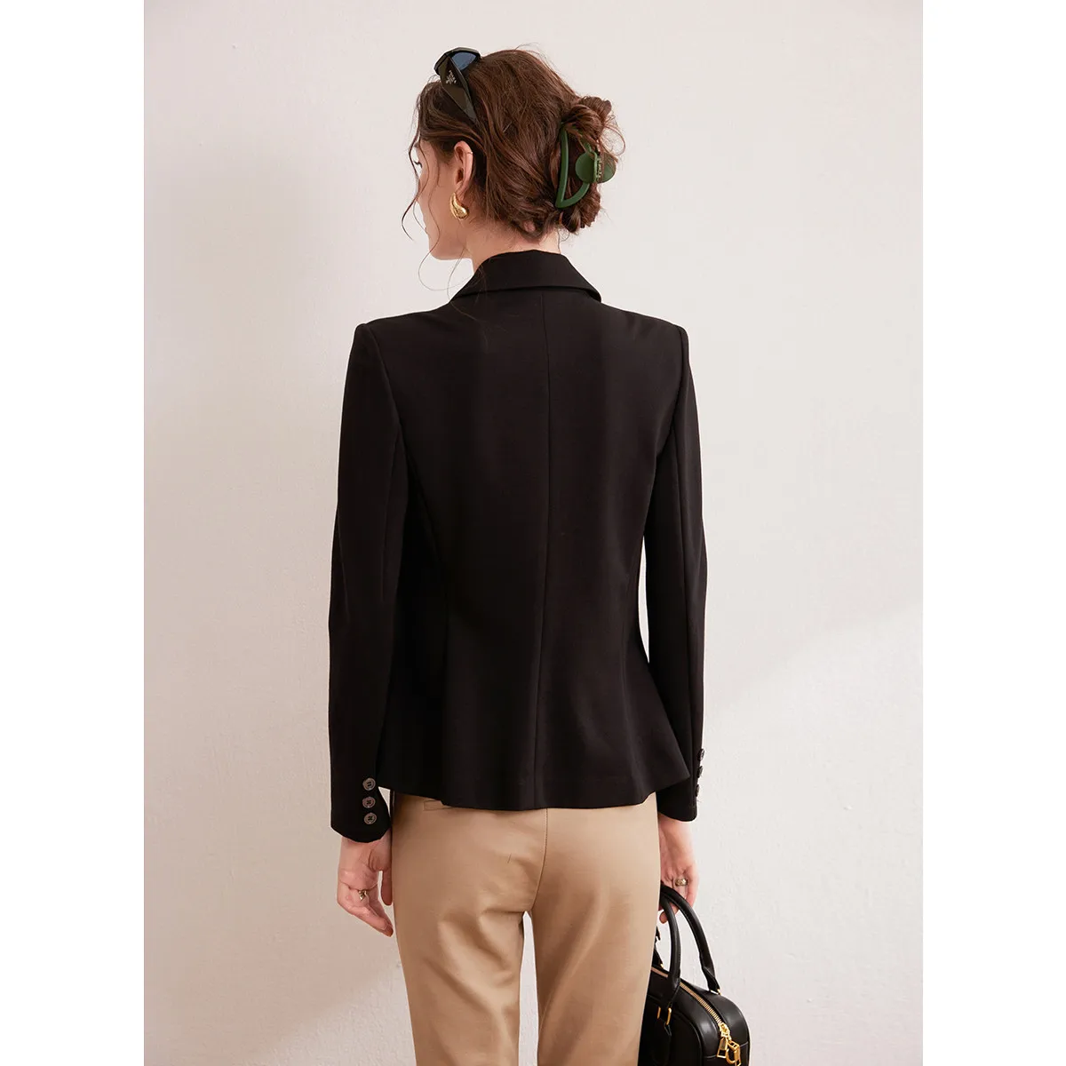 LOUIS YAO 2024 Jesienna moda Garnitur slim fit z klapami Retro Dzianina Micro Elastyczna naramiennik Damska kurtka z długim rękawem