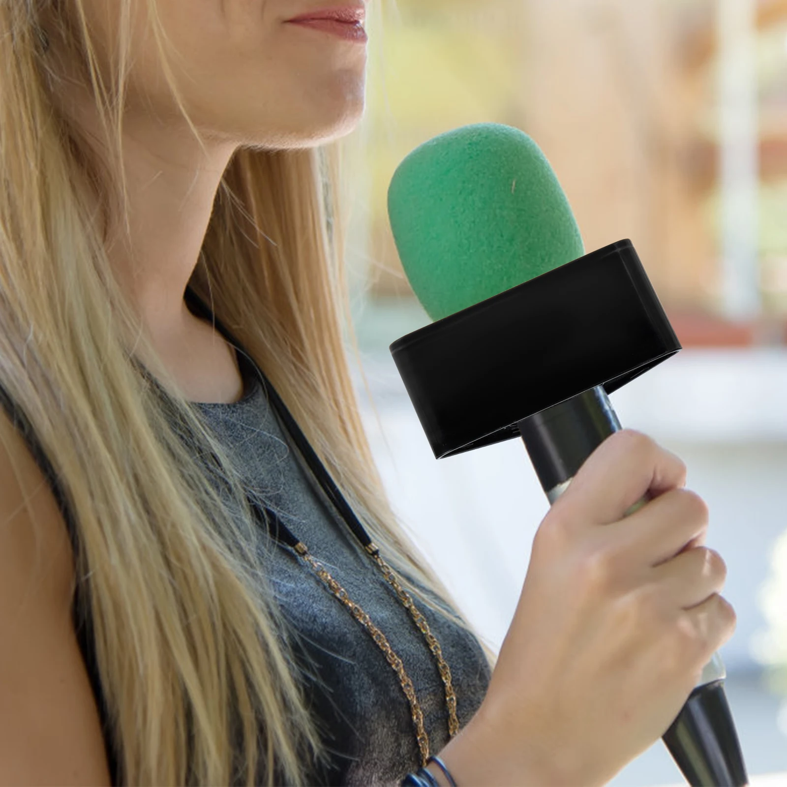 

2Pcs ABS Triangle Microphone Station Logos Interview Mic Logo Flag Practical Mic Station Logo Microphone Flag
