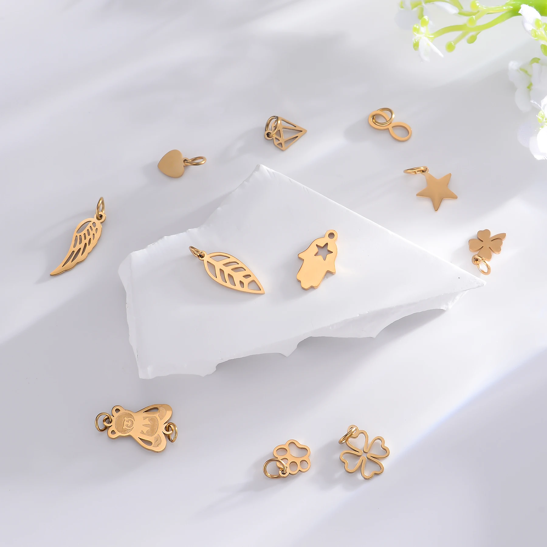6 Stück/Set Edelstahl Spiegelpolierte Mini-Anhänger in Form von Herz, Stern, Flügel, Pfote, Hand und Blume für DIY-Schmuckherstellung Zubehör – Detail 5