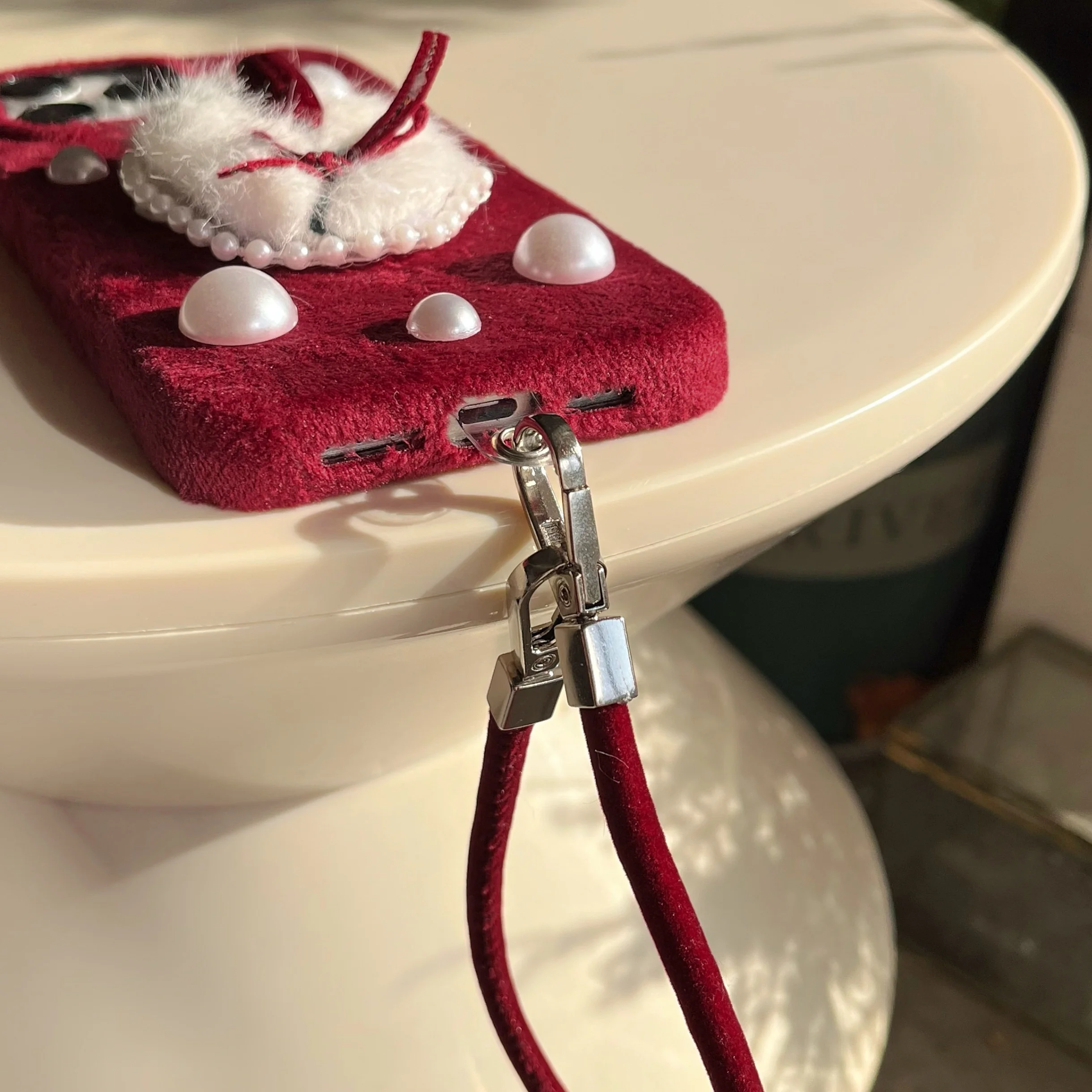 آيفون 17 16 15 14 13 برو ماكس ريترو النبيذ الأحمر المخملية روز حالة الهاتف | جميلة ورومانسية 2026 قم بتغيير ملابس هاتفك #6