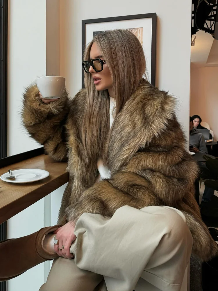 Luxury Brown Women\'s Fluffy Faux Fur Warm Short Coat Chic Lapel Collar Long Sleeve Furry Jacket Winter 2024 Lady High Streetwear