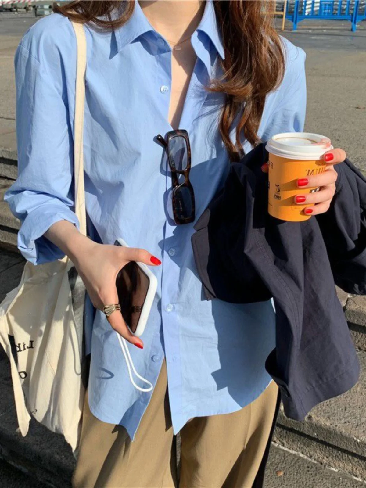 

Синяя свободная женская рубашка с длинным рукавом в базовом стиле, шикарная, весенне-осенняя новинка, приталенная, для многослойных образов, с воротником и пуговицами