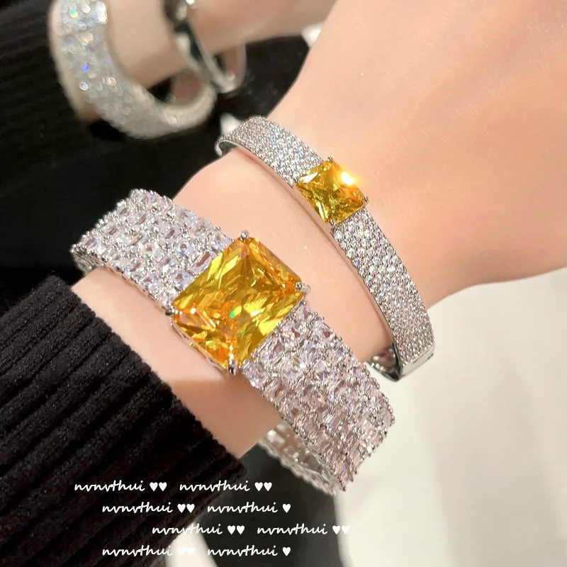 

Women Twilight Yellow 6-Carat Gem Bracelet with 18K Gold-Plated Zircon Hummingbird Ring