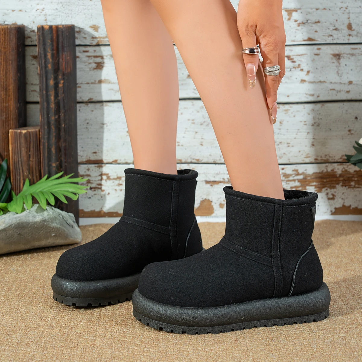 Hot-selling Snow Boots with Fleece Lining, Thick and Warm, Thick Sole, Slip-on, Casual and Versatile with Fold-over Plush Trend