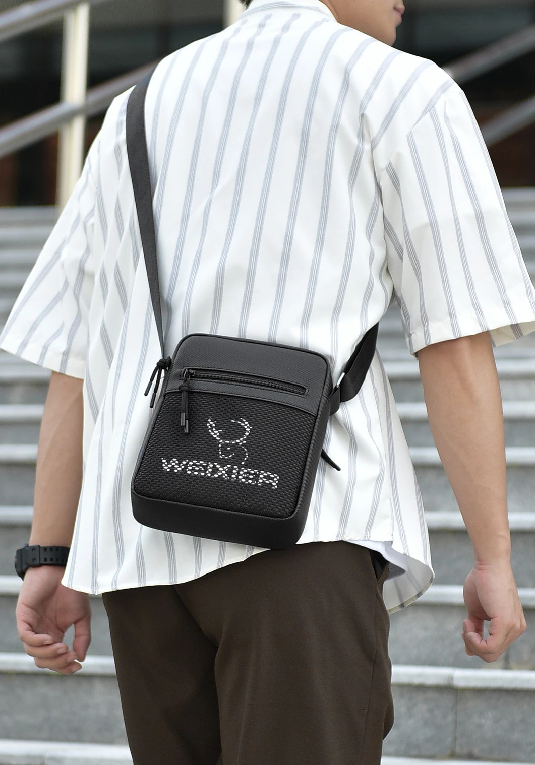 The New Men's Crossbody Bag Is A Casual and Versatile Single-shoulder Bag with A Large Waterproof Capacity and Multiple Layers