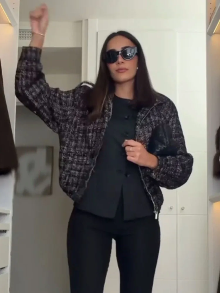 HH 2026 المرأة طويلة الأكمام منقوشة موضوع معدني Bomber سترة سستة زر الديكور الشارع نمط معطف فضفاض غير رسمي