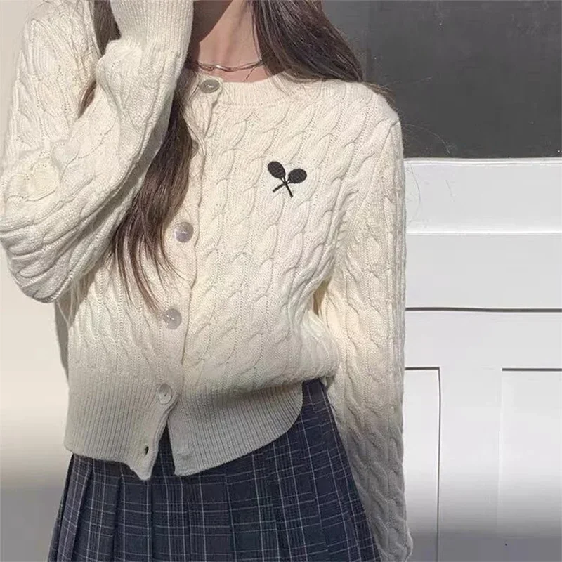 Autumn New Embroidered Long-Sleeved Sweater Short Coat Women Round Neck Twist Full Sleeve Knitted Cardigan Vintage Jumper T632