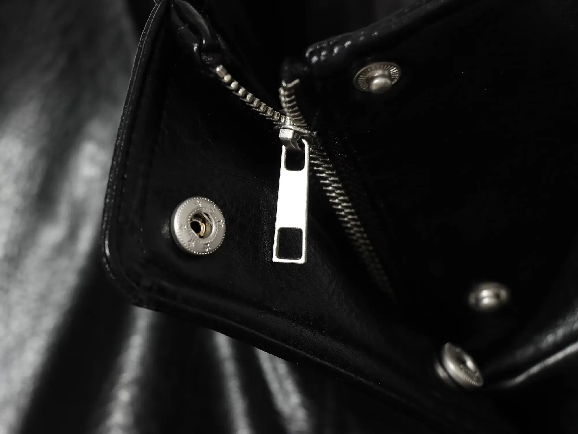 BSAY Damen Neue Kunstleder-Bomberjacke mit Stehkragen, Lose Geschnittene Oberbekleidung, Outdoor-Pendlerstil, Herbst-Winter-Freizeitjacke – Detail 7