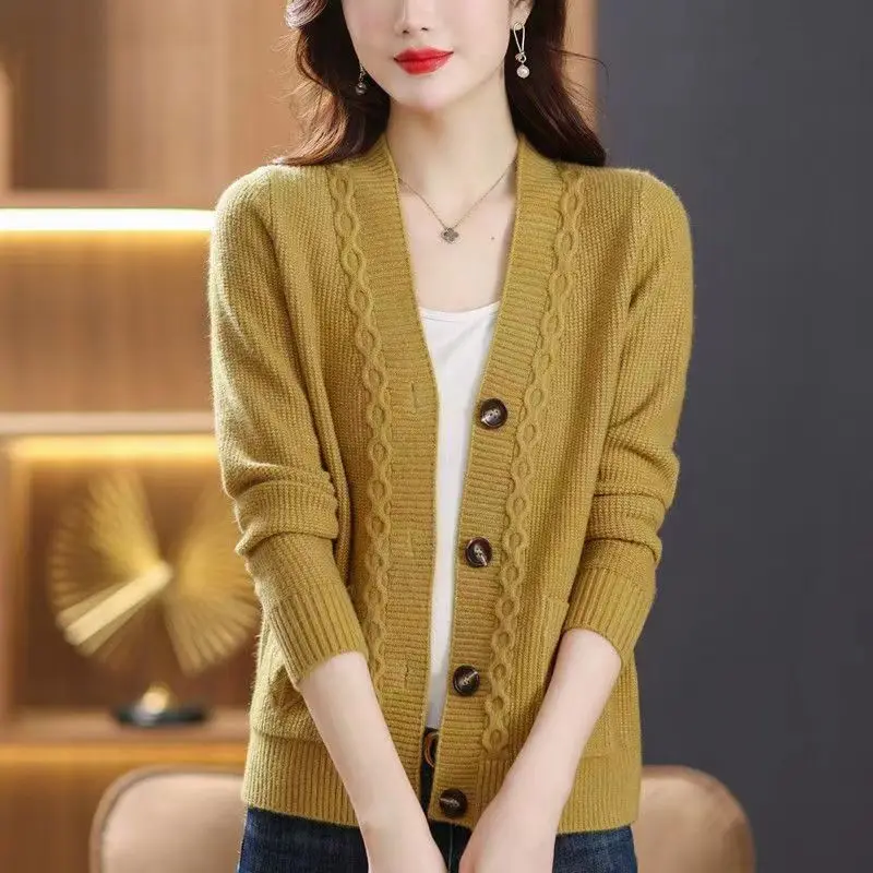 2023 New Autumn Fashion Solid Knitted Jacquard Cardigan Long Sleeve Temperament Commuter Women\'s Loose Button Casual Sweater