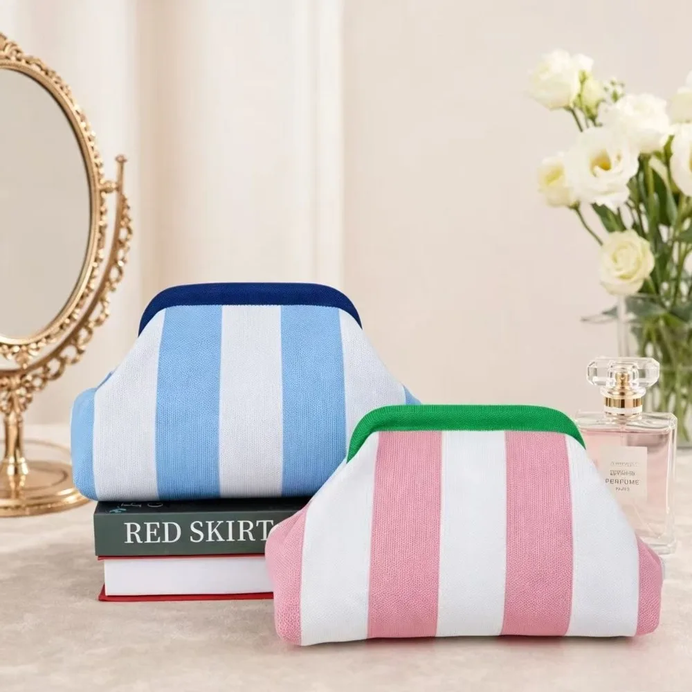 Neue gestreifte, frisch gefärbte gewebte Tasche für Damen, Fly-Knit Cloud Clasp, vielseitige, elegante Reise-Aufbewahrungstasche, Make-up-Tasche mit großer Kapazität, Handtasche. – Detail 1