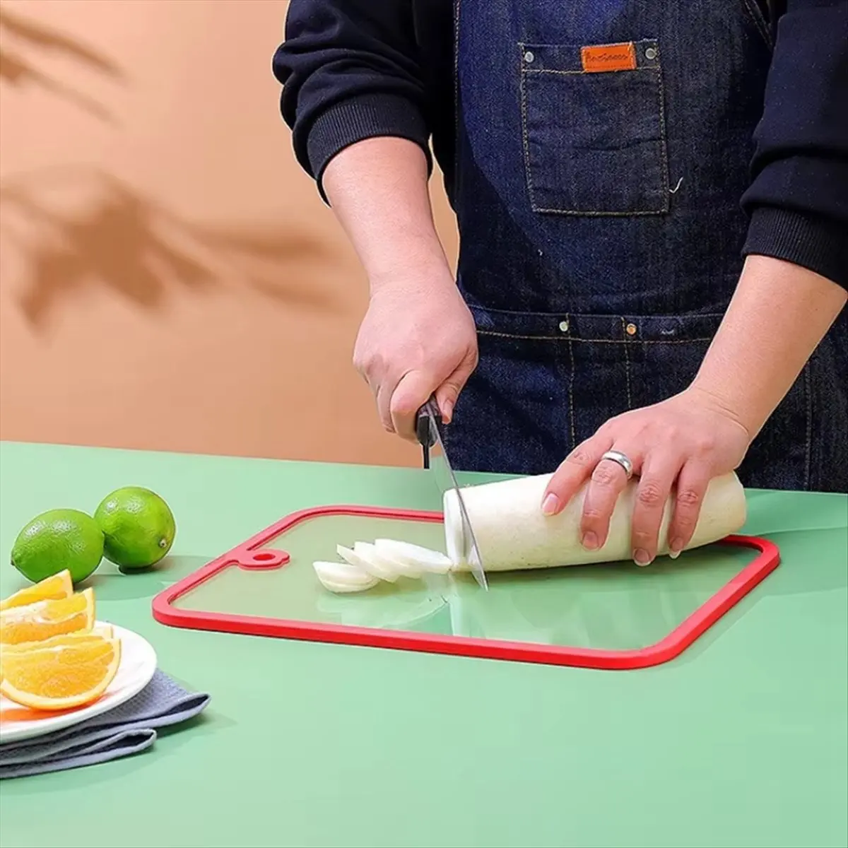 لوح تقطيع من الزجاج المقسى غير قابل للانزلاق بحافة ناعمة متعددة الوظائف لوح تقطيع المطبخ للفواكه واللحوم سهل الاستخدام #3