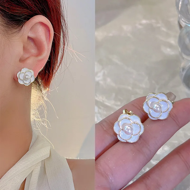 2022 New White Pearl Flower Ear Clip Modern Women\'s Earrings Fashion Jewelry Fake Piercing Korean Style Wedding Accessories