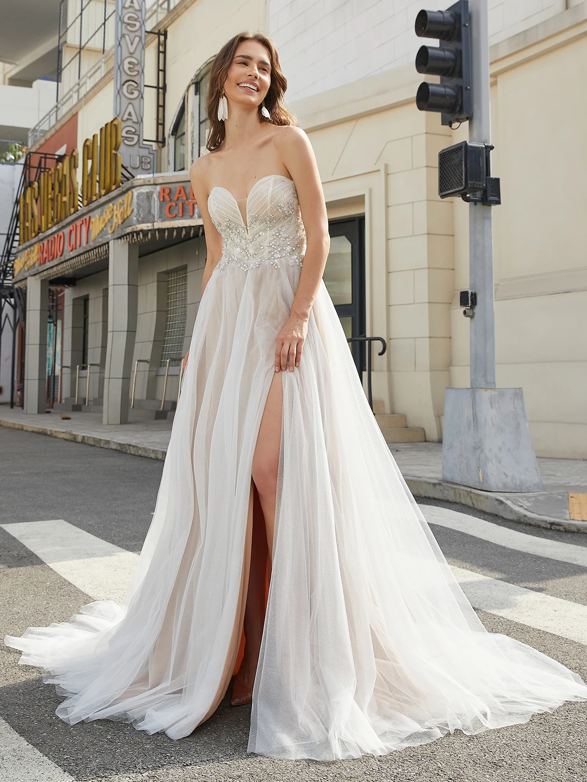 Sexy Deep V-Neck Lace Wedding Dresses Long 2024 with High Slit Ivory Nude Bridal Gowns Luxury Hand Beading Wedding Gown A-Line