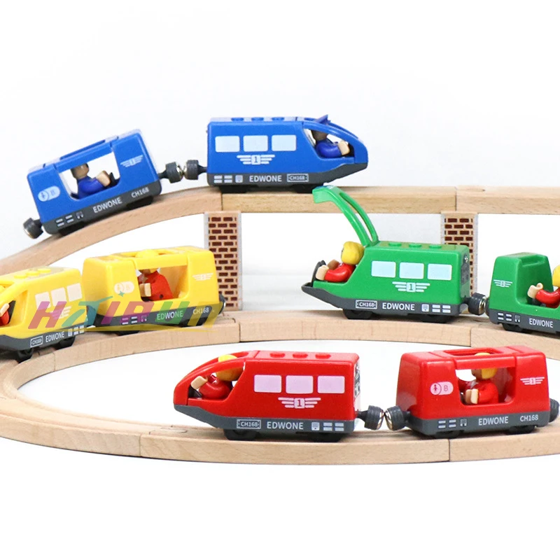 แม่เหล็กไฟฟ้ารถไฟตุ๊กตาเล็กๆDiecast Slotของเล่นรถไฟไม้ใช้งานร่วมกับหัวรถจักรรถไฟไฟฟ้าสําหรับเด็ก