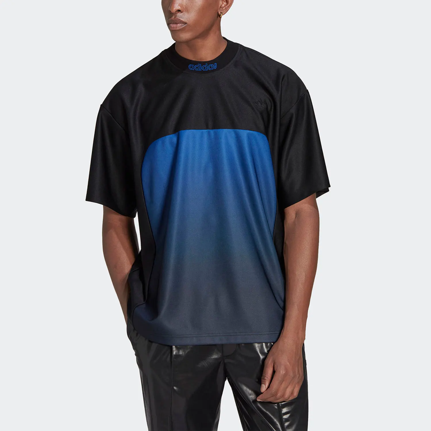 

Мужская летняя спортивная футболка с коротким рукавом Adidas Authentic Trefoil HM6460