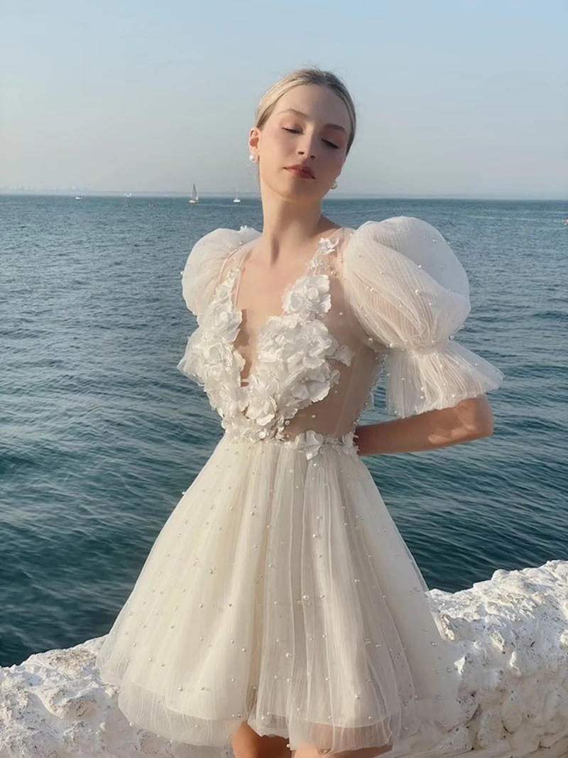 Short Puff Sleeves Wedding Dresses V Neck Flowers Pearls Engagement Bride Dress Knee Length Open Back Beach Mini Bridal Gowns