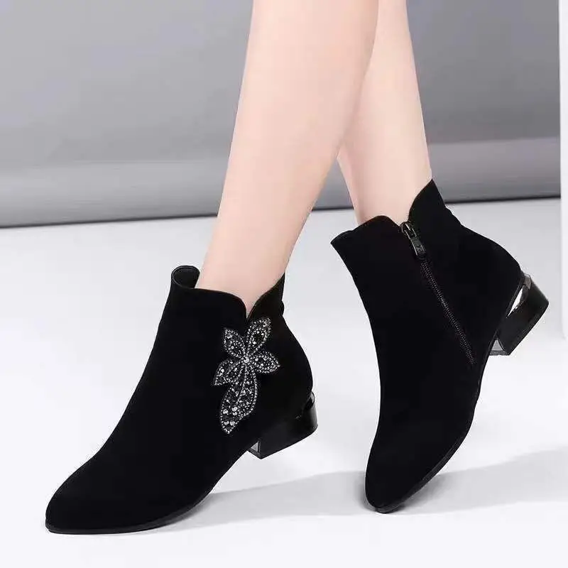 Autumn and Winter New Style Women's Ankle Boots Plus Velvet Low Heel Nubuck Leather Women Winter Boots Fashion Mother Boots