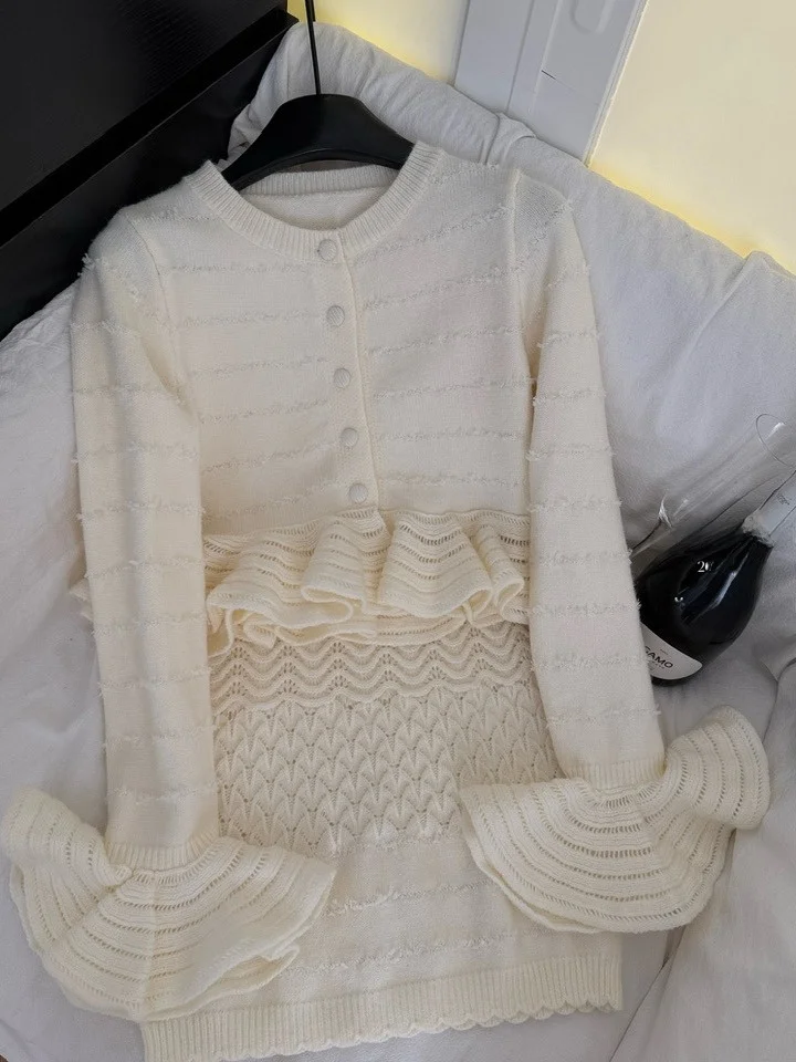 

Корейский вязаный топ с вырезами и юбка с высокой талией, комплект из двух предметов, женский комплект из полиэфирного волокна с цветочным узором...