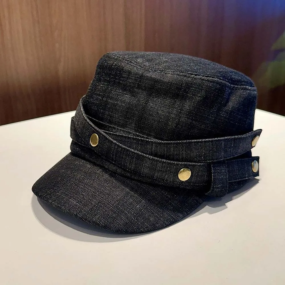 Gewaschene Denim-Flachmütze mit Metallknopf, Kreuzband, Retro-Reitermütze, verstellbarer Riemen, einfarbig, Vintage-Schirmmütze – Detail 12