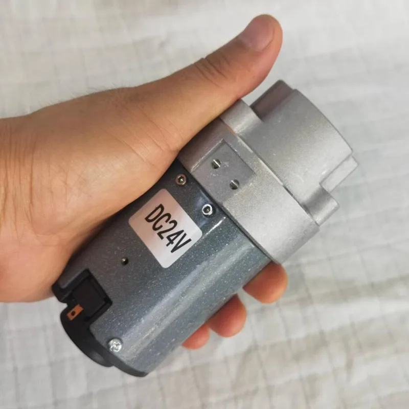 

Скорость потока 2 л/мин, подходит для смазочного масла и съедобного масла, электрический самовсасывающий масляный насос постоянного тока 24 В, 23 Вт