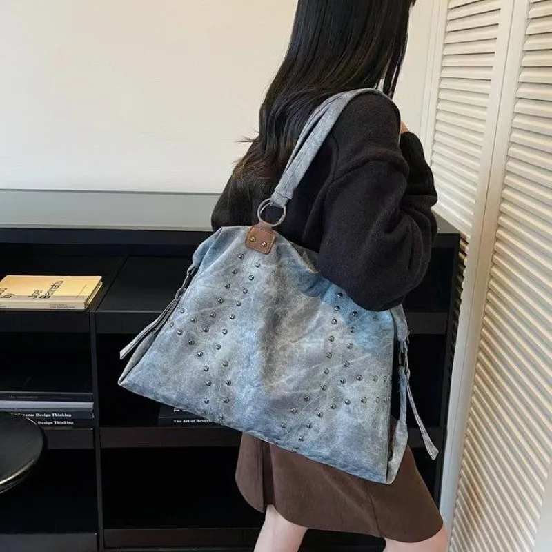 

Leisure and Practical Travel Bag, Fashionable Large-capacity Handbag, Versatile Commuter Single-shoulder Crossbody Tote Bag
