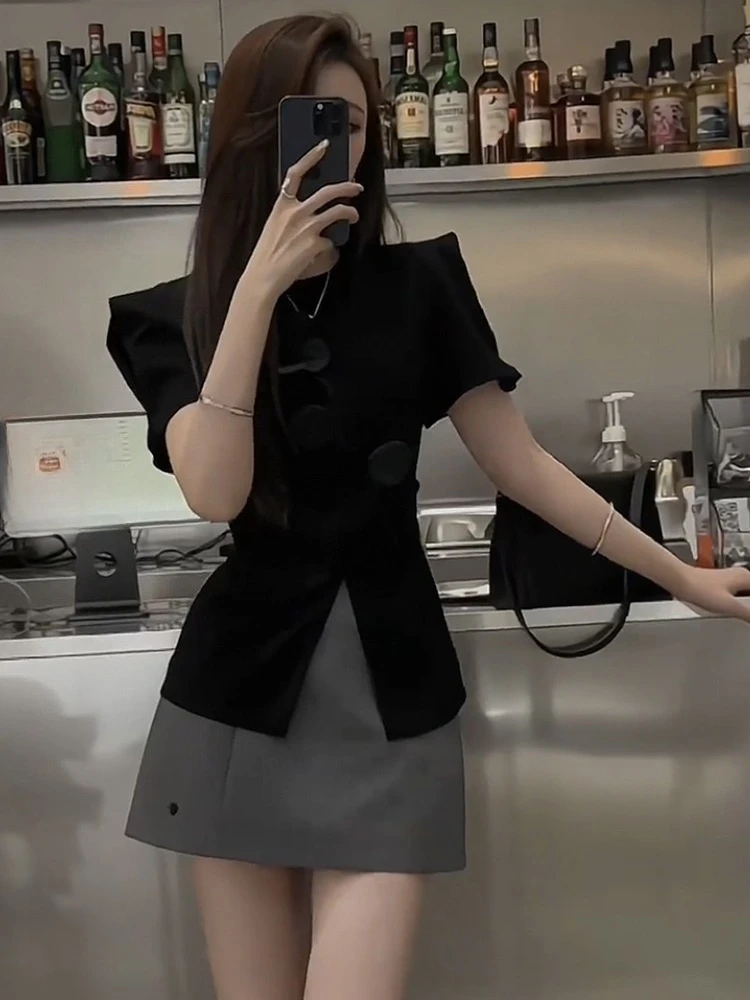 แฟชั่นสามมิติดอกไม้รอบคอสั้นเสื้อยืดผู้หญิง 2025 ฤดูร้อนสีทึบเสื้อยืดเอวอารมณ์เสื้อ